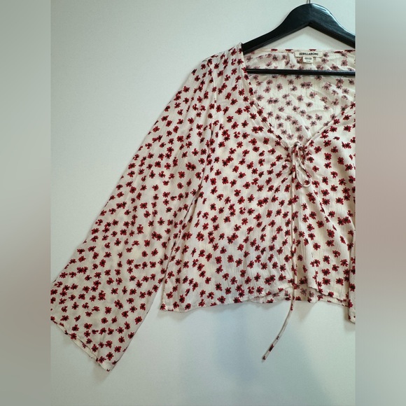 Billabong Lightweight Top Oversized Cream Red Flowers Print Long Sleeve Size S - Picture 4 of 11